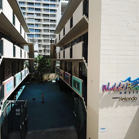 Waikiki Beachside Hostel-2