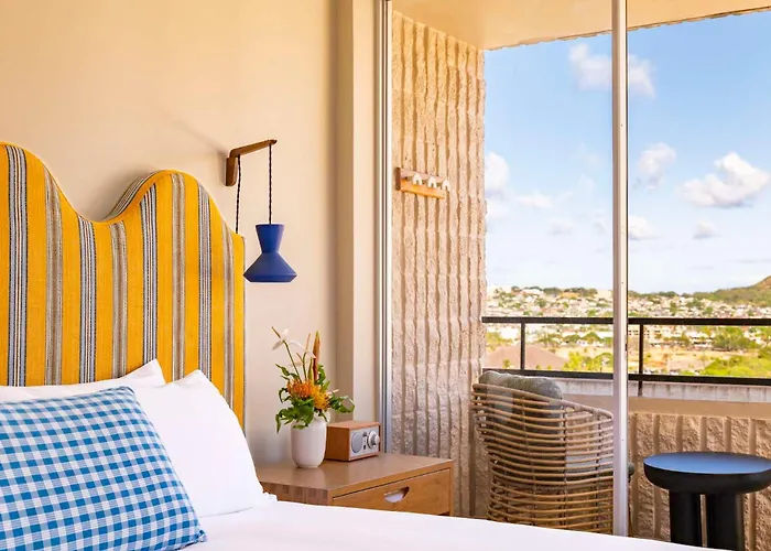 Golf hotels Wayfinder Waikiki - Voted Top 10 Best s In Hawaii!