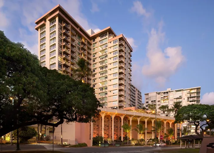 Resort: Queen Kapiolani Hotel