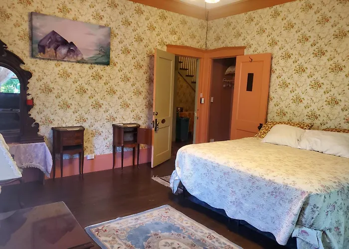 Manoa Valley Inn